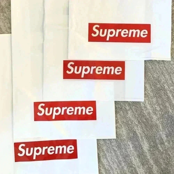 New Authentic Supreme NYC Retail Shopping - Picture 5 of 5